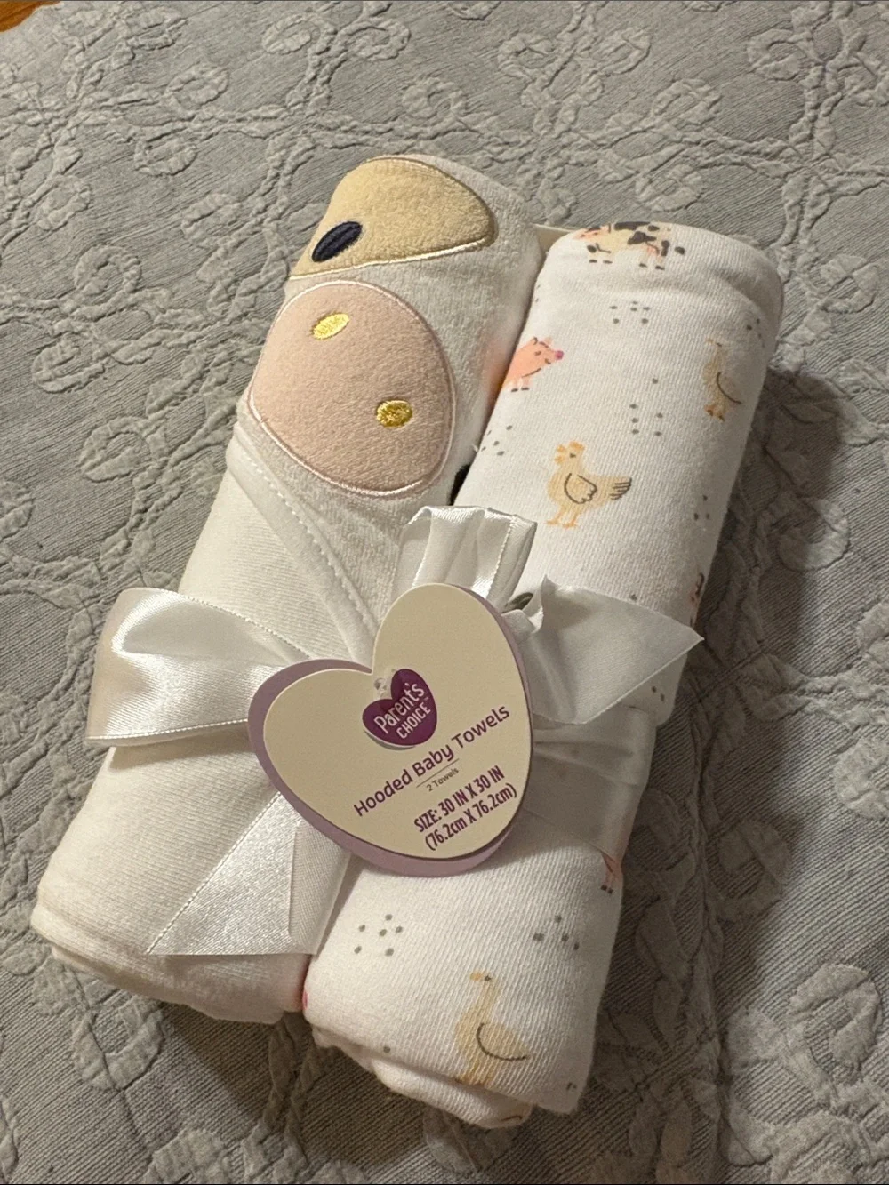 Parents' Choice Hooded Baby Towels Set in Cream and white with animal designs